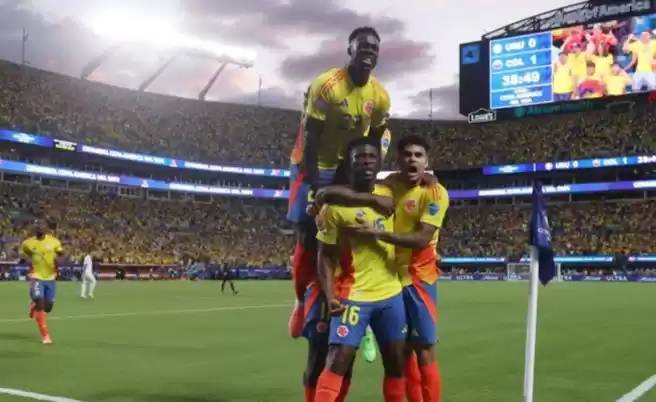 Jefferson Lerma dari Kolombia merayakan bersama rekan satu timnya setelah mencetak gol. (Foto: Antara)