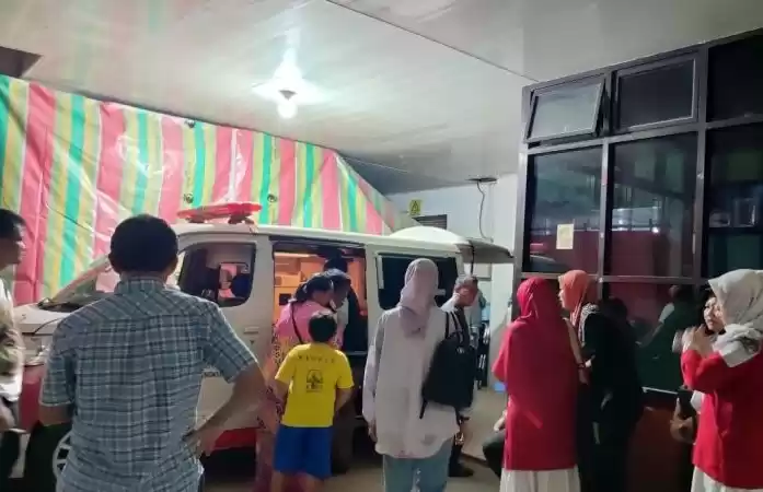 Jenazah korban saat tiba di Rumah Sakit Bhayangkara Kota Bengkulu. (Foto: Antara)