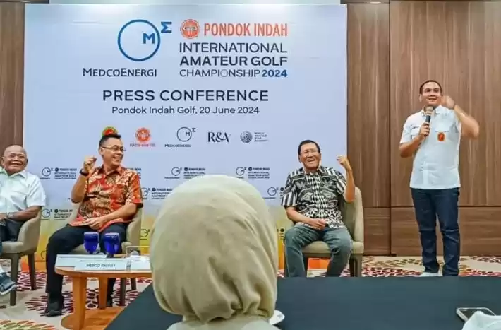 Ketua Bidang Kejuaraan dan Prestasi PB PGI Adi Saksono beri penjelasan dalam konferensi pers penyelenggaraan turnamen golf Medco. (Foto: Antara)