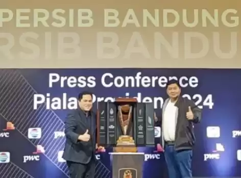 Ketua SC Piala Presiden 2024, Maruarar Sirait dan Ketua Umum PSSI Erick Thohir. (Foto: Antara)