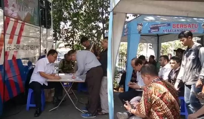 Layanan SIM Keliling di Kantor Pos Lapangan Banteng, Jakarta Pusat. (Foto: Antara)