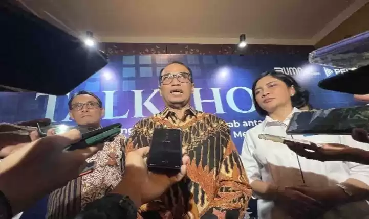 Menteri Perhubungan Budi Karya Sumadi diwawancara awak media di Jakarta. (Foto: Antara)