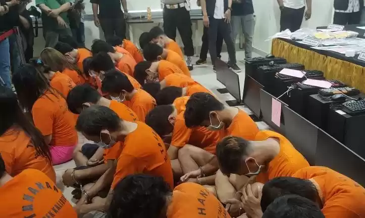 Sebanyak 29 pelaku judi online yang ditangkap polisi dalam di wilayah Jakarta Barat. (Foto: Antara)