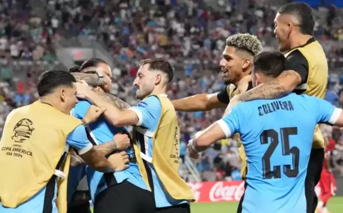 Para pemain Uruguay merayakan gol. (Foto: Antara)