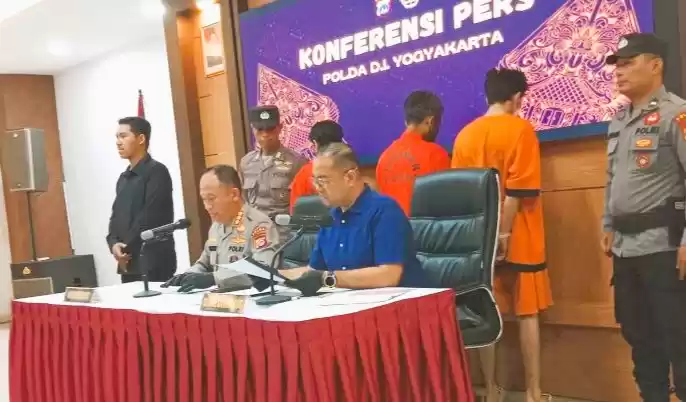 DirKrisus Kepolisian Daerah Istimewa Yogyakarta menggelar konferensi pers terkait ungkap judi daring. (Foto: Antara)