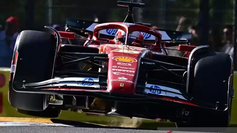 Pembalap Ferrari asal Monegasque Charles Leclerc berkompetisi pada sesi kualifikasi Grand Prix Formula Satu. (Foto: Antara)