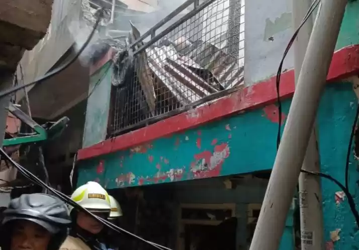 Kebakaran rumah di permukiman padat penduduk Jalan Rawa Tengah Gang 5 RT 10/05, Kelurahan Galur. (Foto: Antara)