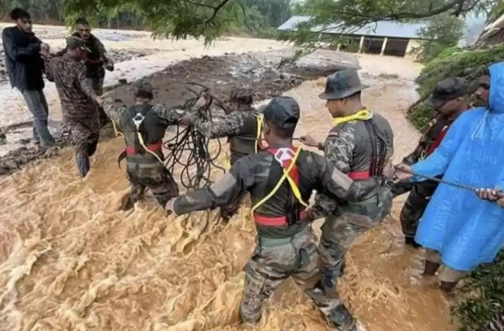 Operasi pencarian di negara bagian Kerala, India bagian selatan. (Foto: Antara)