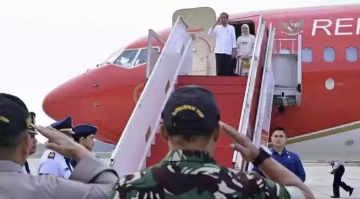 Jokowi dan Ibu Iriana Jokowi bertolak ke Sulsel dalam rangka kunjungan. (Foto: Antara)