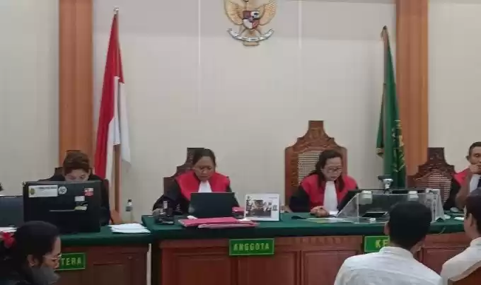 Terdakwa Huseyin Vural (23), WNA asal Turki mengikuti sidang putusan di PN Denpasar.(Foto: Antara)