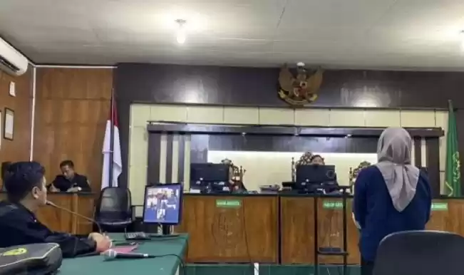 Majelis Hakim Pengadilan Negeri Pekanbaru saat membacakan amar putusan pasutri polisi-jaksa. (Foto: Antara)