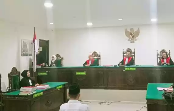 Terdakwa Ahmad Soepardi Korupsi Dana BOS. (Foto: Antara)