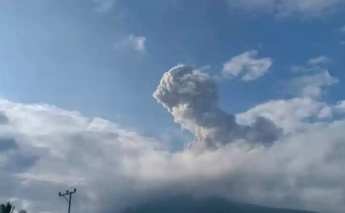 Visual erupsi Gunung Lewotobi Laki-laki di Flores. (Foto: Antarar)