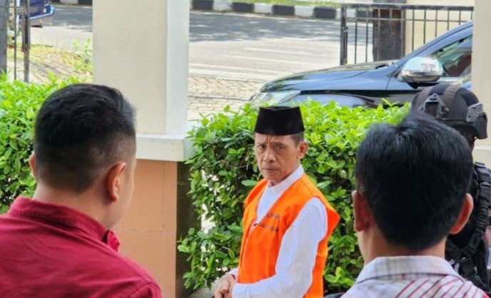Terdakwa kasus dugaan korupsi DIPA Akpol Semarang, Mardiyono, usai menjalani sidang di Pengadilan Tipikor Semarang, Rabu. (Foto: ANTARA)