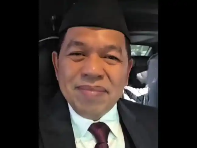 Dedi Mulyadi Himbau seluruh Bupati dan Wali Kota di Jabar untuk Bebaskan Tunggakan Pajak PBB Gubernur Jawa Barat, Dedi Mulyadi. (Foto: Tangkapan layar).