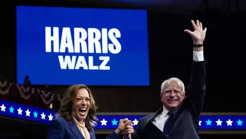 Kamala Harris dan Walz (Foto: Reuters)