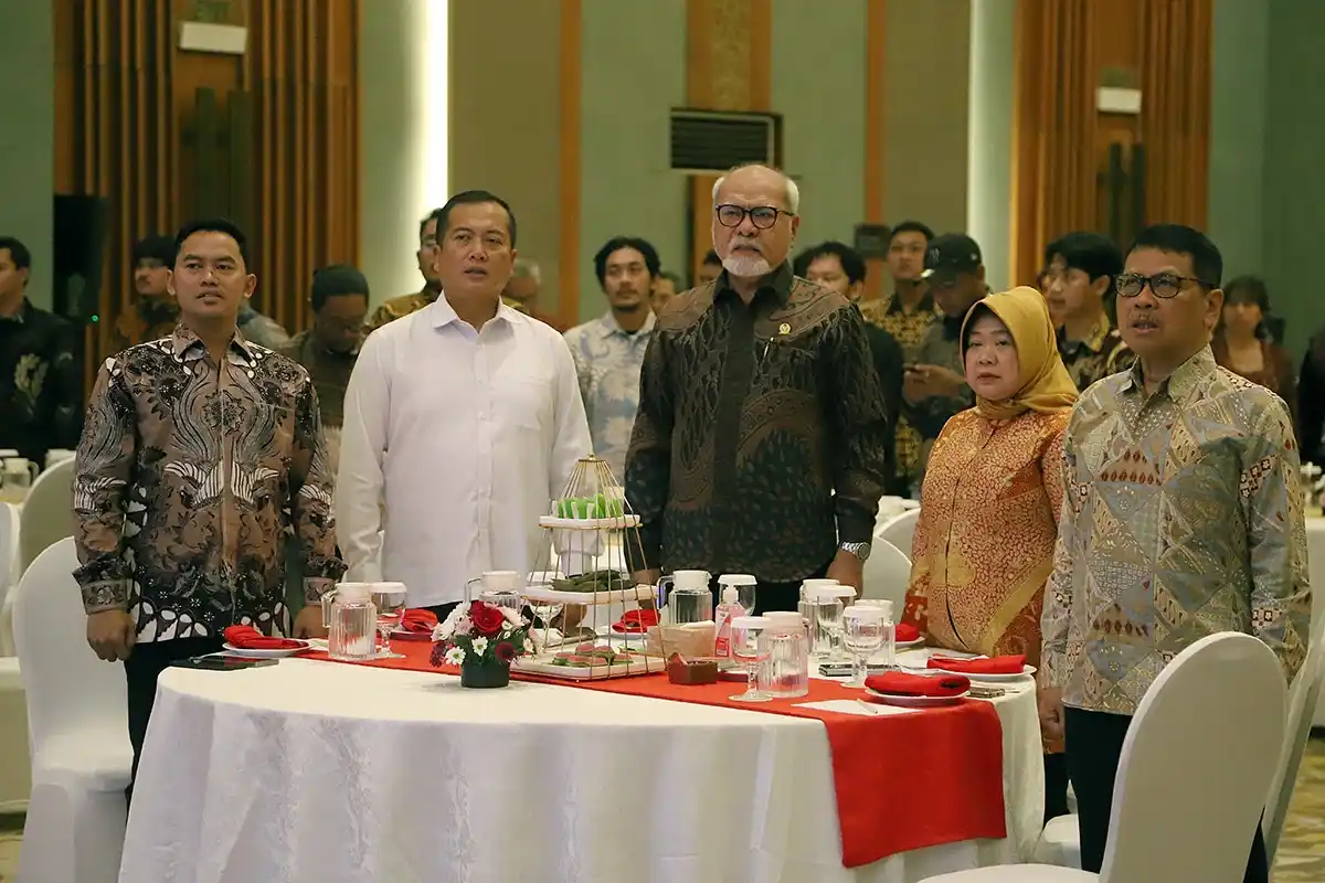 Gubernur NTB Lalu M Iqbal (baju putih) menghadiri Media Gatrhering MPR RI bersama KWP di Lombok, NTB, 11/7,