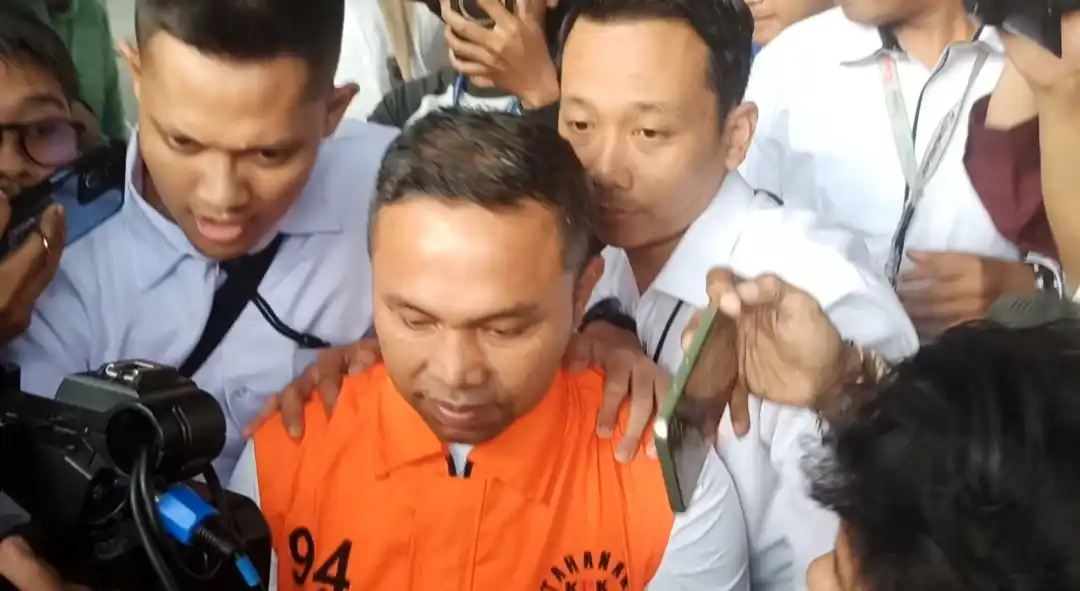 Gubernur Riau, Abdul Wahid mengenakan rompi tahanan KPK (Foto: Dok/MI/Alb)