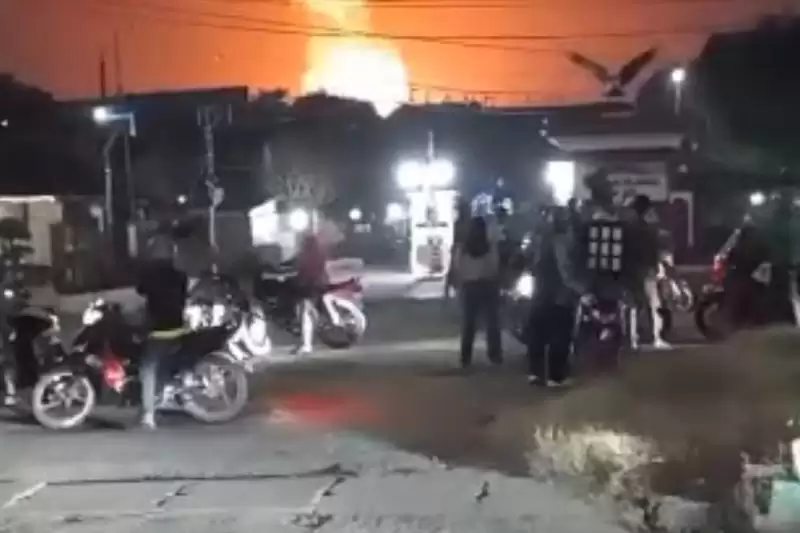 Kebakaran di gudang pengisian elpiji di Kota Tangerang, Banten, Senin (1/4/2024) malam. [Foto: BPBD Kota Tangerang]