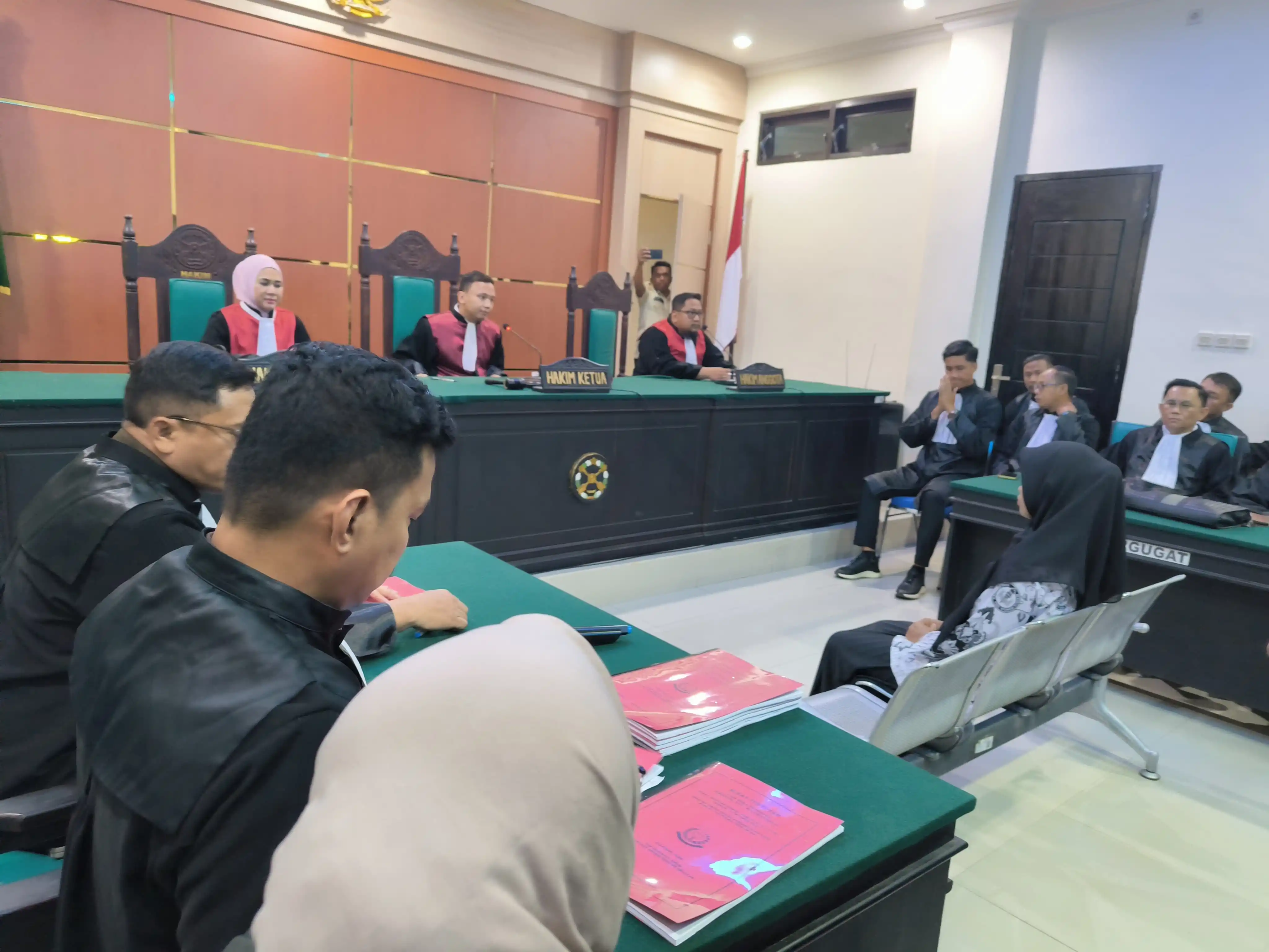 Guru Honorer Supriyani saat menjalani sidang tuntutan, Senin (11/11/2024) (Foto: Dok MI)