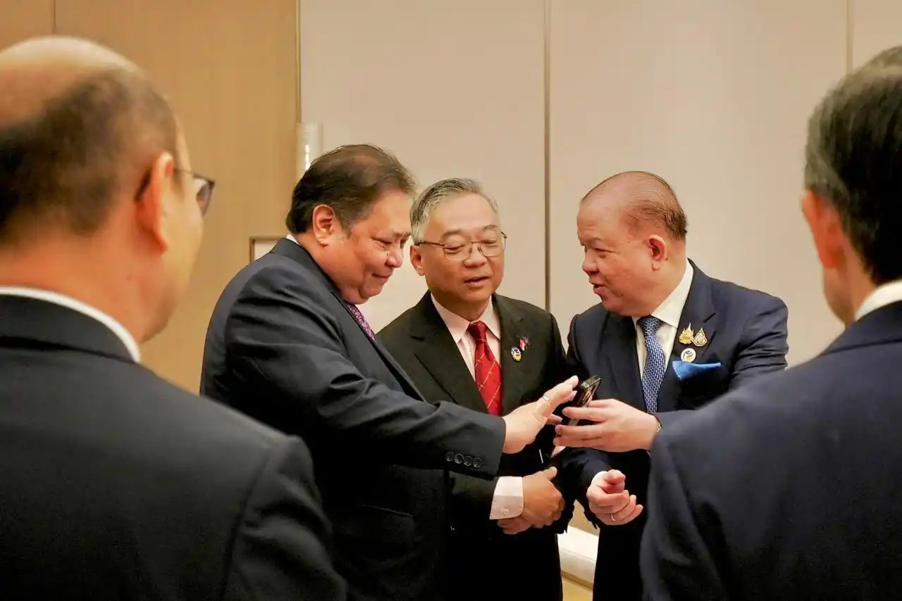 Menko Perekonomian Airlangga Hartarto saat hadir dalam pertemuan ke-24 Dewan Masyarakat Ekonomi ASEAN (Dewan MEA) yang digelar di Laos