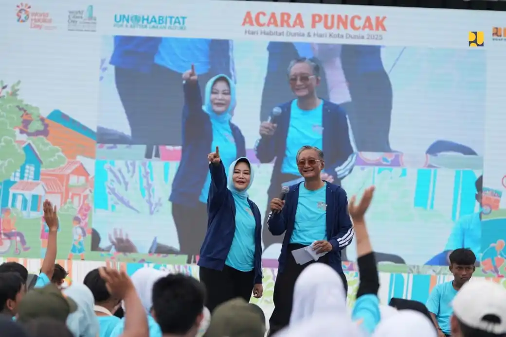 Menteri PU Dody Hanggodo Ajak Generasi Muda Bangun Budaya Pilah Sampah Sejak Dini Menteri Pekerjaan Umum Dody Hanggodo menghadiripuncak peringatan Hari Habitat Dunia dan Hari Kota Dunia 2025 di Sekolah Rakyat Menengah Atas (SRMA) 13 Sentra Pangudi Luhur, Kota Bekasi, Senin (27/10). (Foto: PU)