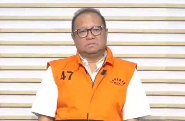 Korupsi Kredit LPEI Rp 11,7 T, Bos PT Sakti Mait Jaya Langit Hendarto Dijebloskan ke Tahanan Komisi Pemberantasan Korupsi (KPK) resmi menahan Hendarto, pemilik PT Sakti Mait Jaya Langit (SMJL) dan PT Mega Alam Sejahtera (MAS) yang berada di bawah grup PT Bara Jaya Utama (BJU), terkait dugaan korupsi fasilitas kredit Lembaga Pembiayaan Ekspor Indonesia (LPEI). Penahanan dilakukan untuk 20 hari pertama setelah Hendarto menjalani pemeriksaan sebagai tersangka.