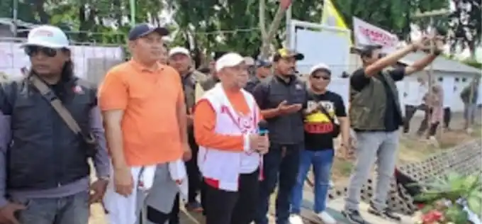 Heri Koswara, Calon Wali Kota Bekasi Mancing Bareng Warga (Foto: Istimewa)