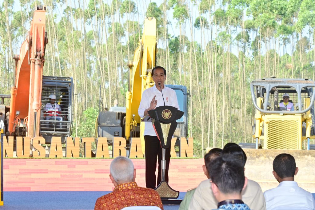 Presiden Joko Widodo pada peletakan batu pertama pembangunan Hotel Nusantara di kawasan IKN (Foto : Setpres)