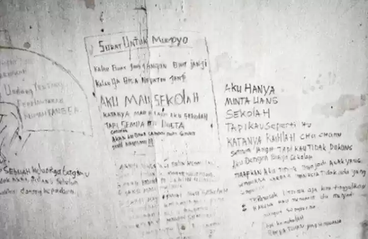 Pesan tertulis ibu dan anak yang ditemukan sudah menjadi kerangka di Kabupaten Bandung Barat. (Foto: Ist)