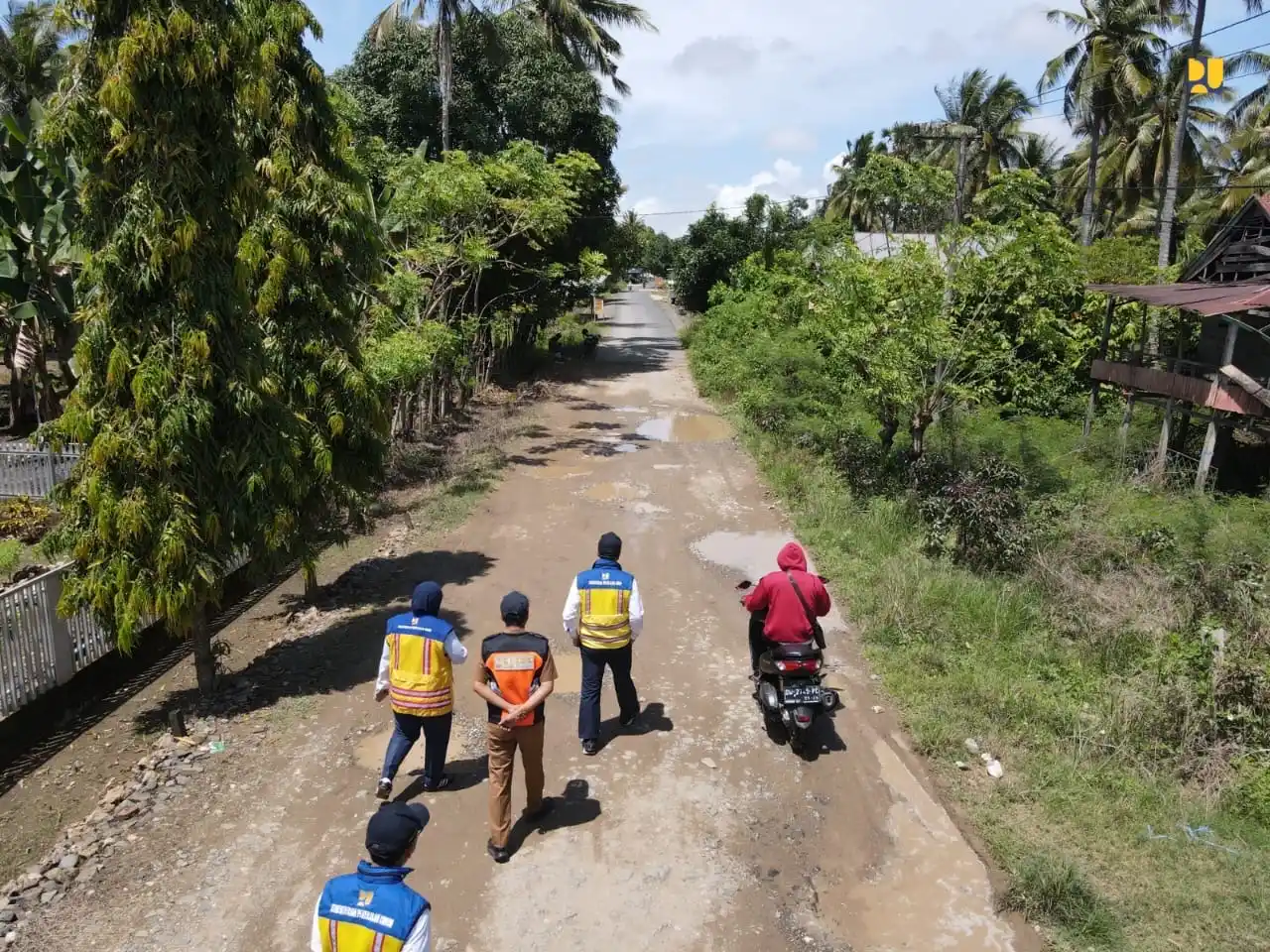 Kementerian Pekerjaan Umum (PU) mempercepat pelaksanaan program peningkatan konektivitas jalan daerah melalui Instruksi Presiden (Inpres) Nomor 11 Tahun 2025 tentang Percepatan Peningkatan Konektivitas Jalan Daerah untuk Mendukung Swasembada Pangan dan Energi.