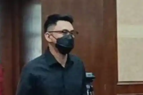 Jaksa Tuntut Eks Panitera PN Jakut Wahyu Gunawan 12 Tahun Penjara Mantan panitera muda perdata Pengadilan Negeri (PN) Jakarta Utara Wahyu Gunawan (Foto: Dok MI)