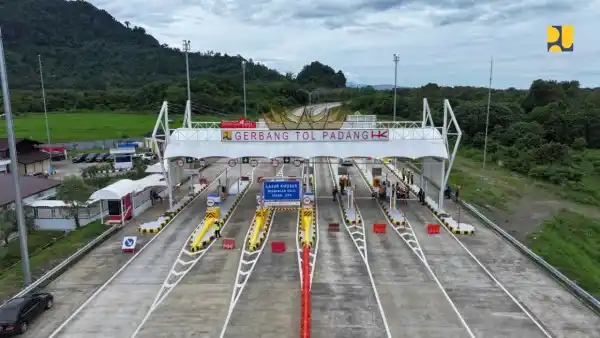 Jalan Tol Padang-Sicincin penghubung pusat ekonomi di Sumbar. (Foto: dok PU)