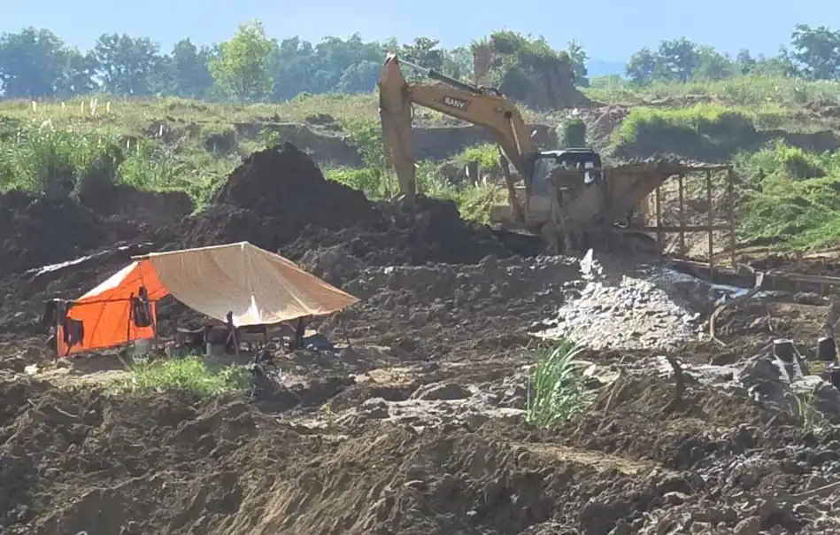 Janusa Desak Polres Bombana Tahan 3 Escavator di PT PLN Pambangan tanpa izin alias ilegal di eks wilayah Izin Usaha Pertambangan (WIUP) milik PT Panca Logam Nusantara (PLN), di Desa Wumbubangka, Kecamatan Rarowatu Utara, Kabupaten Bombana (Foto: Dok MI/Aswan)