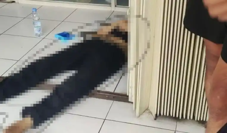 Jenazah warga yang meninggal di minimarket Kota Bogor (Foto: Antara)