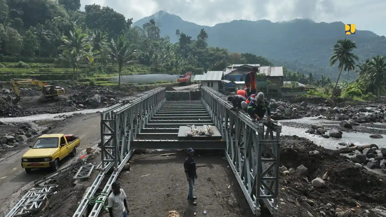 Pemasangan Jembatan Bailey Teodhae 1, Kecamatan Mauponggo, Kabupaten Nagekeo, Provinsi Nusa Tenggara Timur (NTT) oleh Kementerian Pekerjaan Umum (Foto:dok PU)