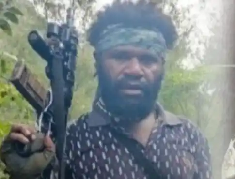 Jemmy Magai Yogi, yang menjabat sebagai Kepala Staf Angkatan Darat West Papua Army (WPA) Divisi II Pemka IV Paniai, ditangkap di Dogiay. (Foto: ANTARA)
