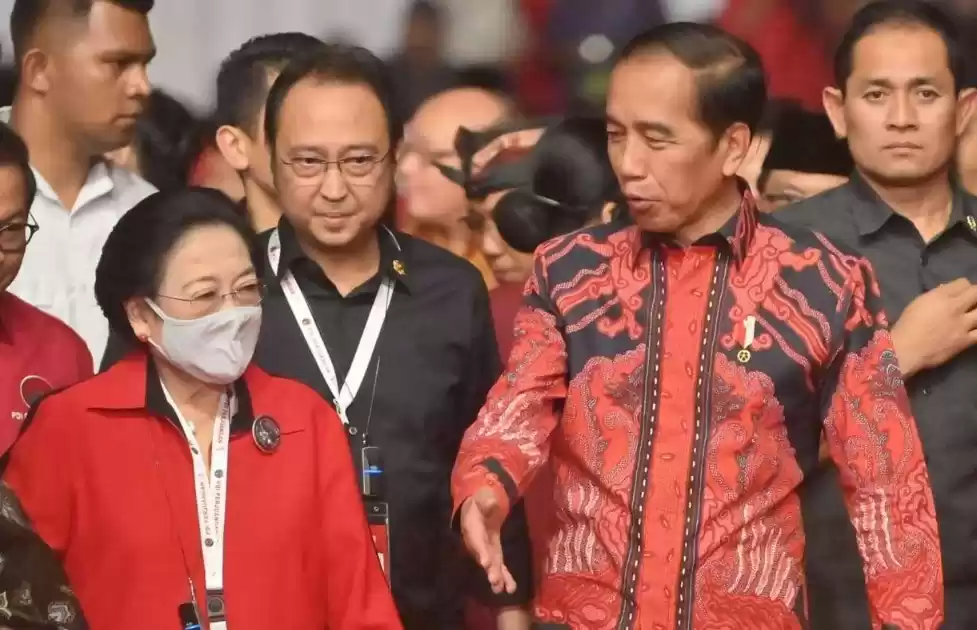 Megawati Soekarnoputri (kiri) dan Joko Widodo (kanan) (Foto: Istimewa)