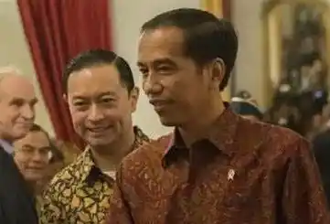 Joko Widodo (kanan) dan Tom Lembong (kiri) (Foto: Istimewa)