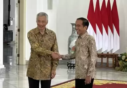 Presiden Joko Widodo (Jokowi) menyambut kunjungan Perdana Menteri (PM) Singapura Lee Hsien Loong di Istana Bogor, Senin (29/4/2024). [Foto: ANTARA]