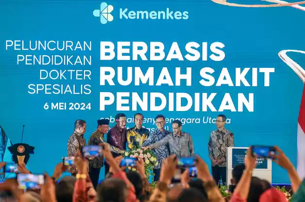 Presiden Joko Widodo (Jokowi), meluncurkan PPDS Berbasis Rumah Sakit Pendidikan (hospital based) di Rumah Sakit Anak Bunda (RSAB) Harapan Kita, Jakarta, Senin (6/5/2024). [Foto: Doc. Kemenkes]