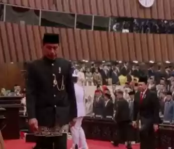 Presiden Joko Widodo (Jokowi) tiba di Gedung Nusantara, Kompleks Parlemen Senayan, Jakarta, Jumat (16/8/2024). [Foto: Doc. MI]