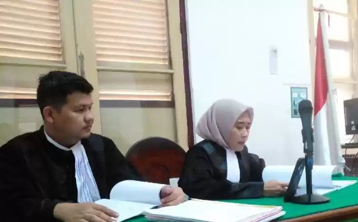 JPU Kejari Medan Rizkie Andriani Harahap membacakan nota tuntutan di Pengadilan Negeri Medan, Sumatera Utara, Senin (29/4/2024). (Foto: Antara)