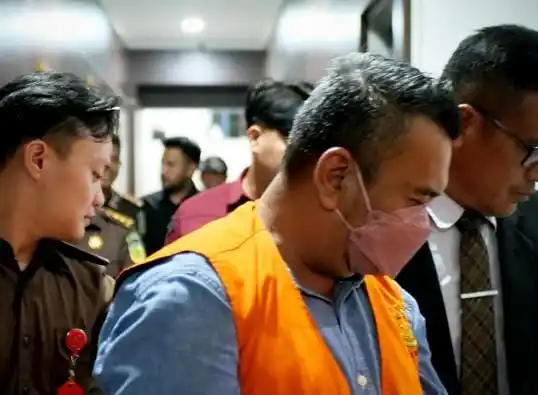Kacab Sucofindo Bengkulu dan Direktur Ratu Samban Mining jadi Tersangka Korupsi Rp 500 M Kejaksaan Tinggi (Kejati) Bengkulu Kepala Cabang Sucofindo Bengkulu, Imam Sumantri dan Direktur PT Ratu Samban Mining (RSM), Edhie Santosa sebagai tersangka kasus dugaan korupsi tambang batu bara yang merugikan negara hingga Rp500 miliar. Tersangka telah ditahan pada Senin (28/7/2025) malam.