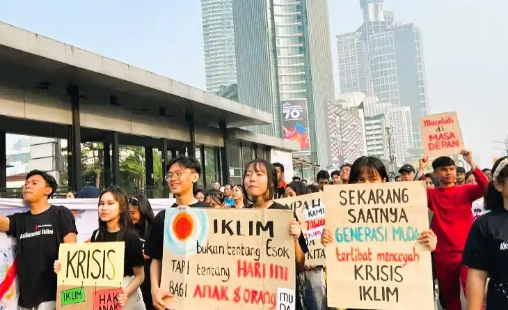 Ratusan anak dan orang tua Kampanyekan Peduli Iklim Bebas DBD di Area Car Free Day (Foto: Antara)