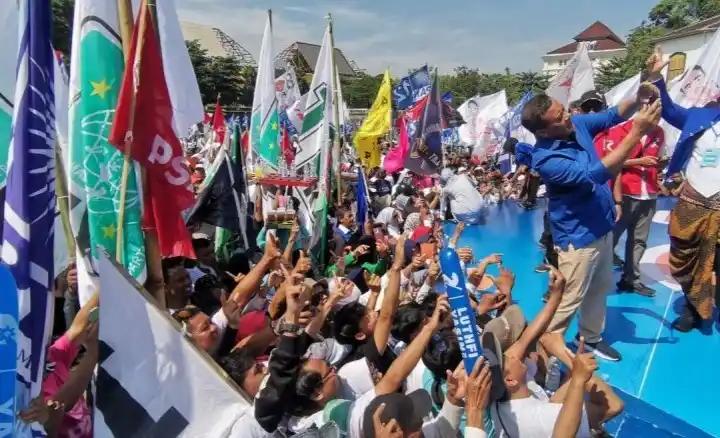 Kampanye akbar Ahmad Luthfi-Taj Yasin di Benteng Vastenburg, Solo, Jawa Tengah (Foto: Antara)