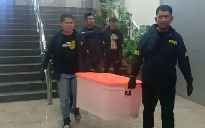 Polisi Geledah Kantor Komdigi, 1 Kontainer Boks Diamankan Diduga Bukti Judi Online [Foto: Ist]