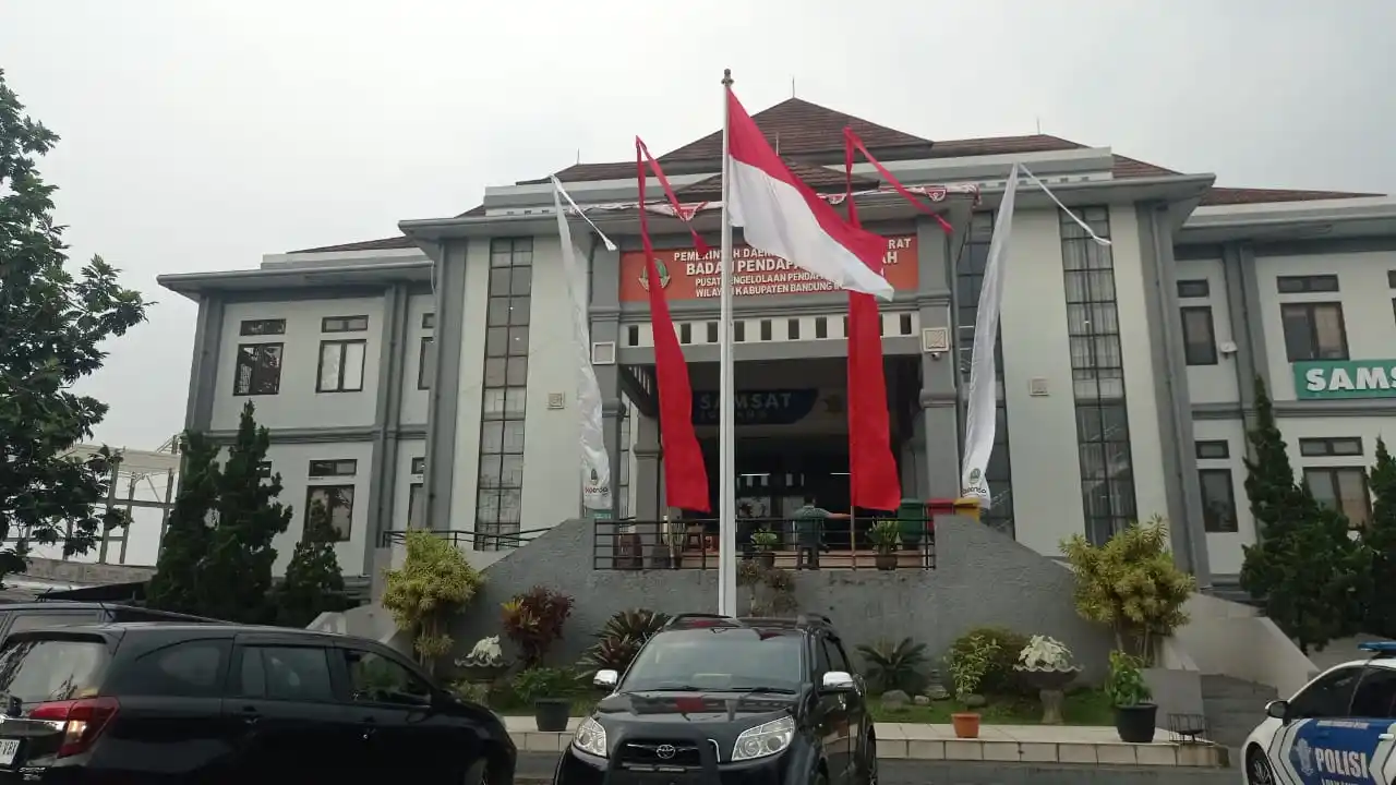 Kantor Samsat Soreang, Jl. Raya Gading Tutuka, Desa Cingcin, Kecamatan Soreang, Kabupaten Bandung, Jawa Barat. (Foto: MI/Sugiyanto).