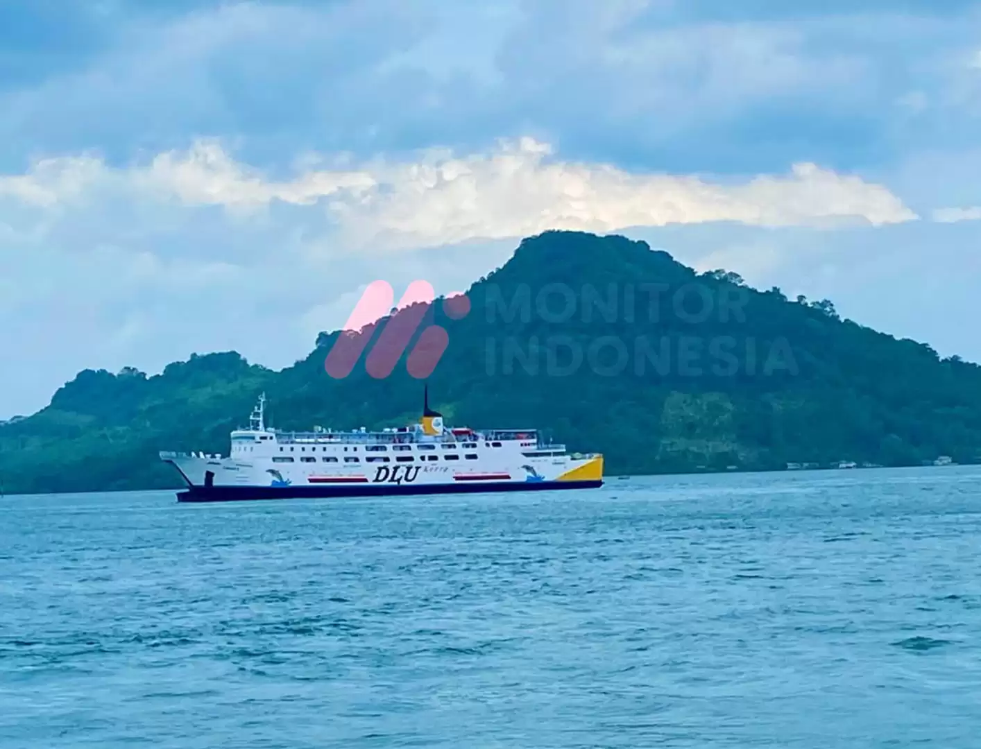 Ilustrasi - Kapal ferry dari pelabuhan merak menuju bakauheni perairan Selat Sunda gelombang relatif aman. (Foto: MI/Nuramin)