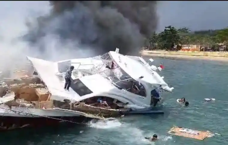 Speedboat Bela 72 yang membawa rombongan Pasangan Calon (Paslon) Gubernur dan Wakil Gubernur Malut. (Foto: Antara)